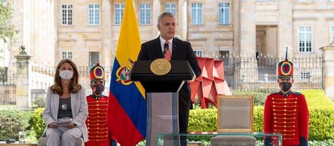 Durante un conversatorio en la Plaza de Armas de la Casa de Nariño, el presidente Iván Duque extendió una invitación para observar la exhibición magistral de los históricos textos.