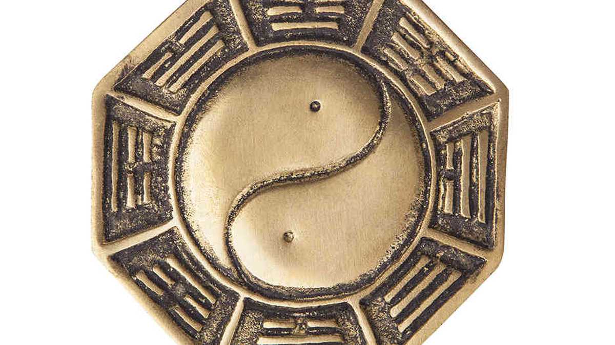 El equilibrio entre las fuerzas positivas y negativas es la base del ying y el yang, un símbolo tradicional de la cultura china. 