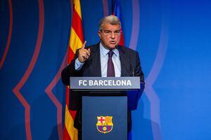 Joan Laporta da su discurso frente al senado del FC Barcelona.