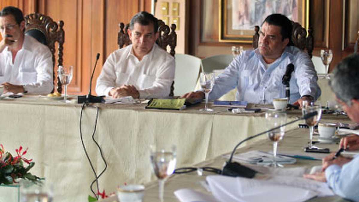 El plan de San José, promovido por el ex presidente costarricense Óscar Arias, se convirtió en la única opción al final de la semana para  las partes, que se levantaron de la mesa de negociaciones sin llegar a un acuerdo. En nada de ello tuvo importancia Insulza
