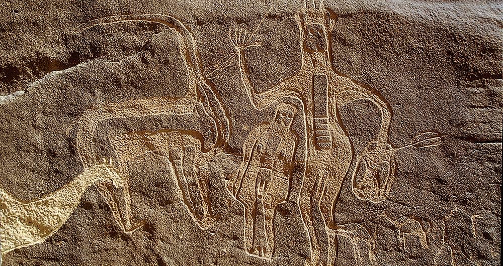 En el área cultural de Hima, en Arabia Saudita, una antigua ruta de caravanas está decorada con pinturas rupestres de caza, fauna, flora y sus costumbres.   