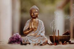 ¿Cómo influye la presencia de un Buda en la energía y la armonía del hogar, según los preceptos del Feng Shui?