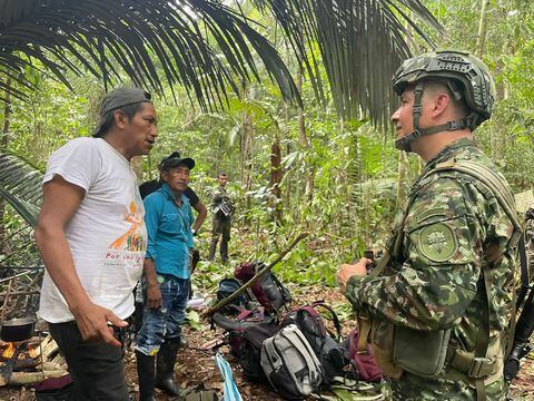 El Ejército continúa la búsqueda de los cuatro niños desaparecidos en un accidente aéreo sobre la selva del Caquetá el primero de mayo.