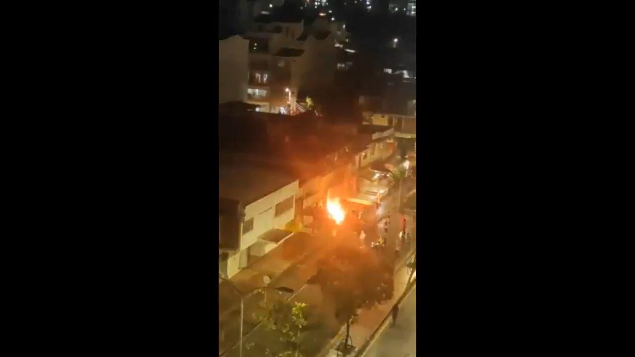 El incendio en la sucursal de AV Villas, en Bucaramanga, fue en la carrera 27.
