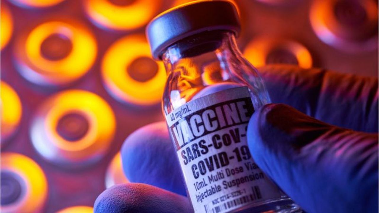 Vacunas contra el coronavirus: a qué se debe el secretismo que rodea los contratos entre los gobiernos y las farmacéuticas