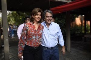 Sergio Fajardo con María Angela Holguín su pareja