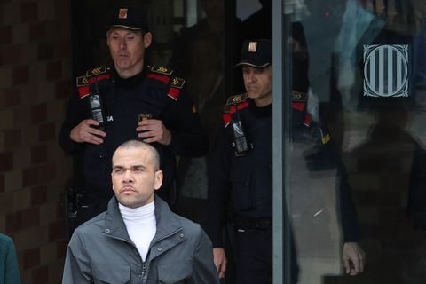 Convicted rapist and former Brazil international football player Dani Alves leaves on provisional release after posting one-million-euro bail, at Brians 2 prison in San Esteban Sasroviras, near Barcelona, on March 25, 2024. Convicted rapist and former Brazil international Dani Alves left a jail in Barcelona on March 25, 2024 after posting the one-million-euro bail set by a Barcelona court to ensure his release pending appeal. Ex-Brazil star has been sentenced to 4.5 years in jail for rape on February 22, 2024. (Photo by LLUIS GENE / AFP)