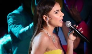 Carolina Gaitán interpretando en los Premios Óscar 2022 'We don't talk about Bruno'