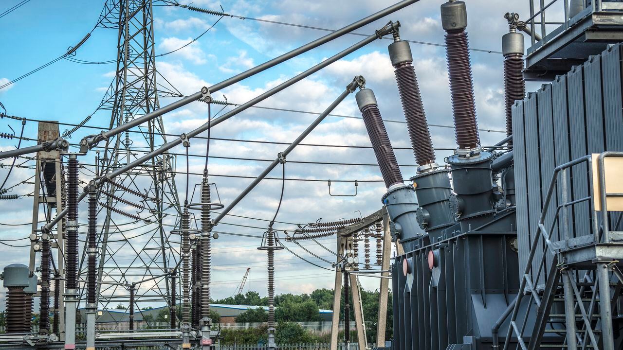 Conexión Energía - Cables - Electricidad - Torre Energía