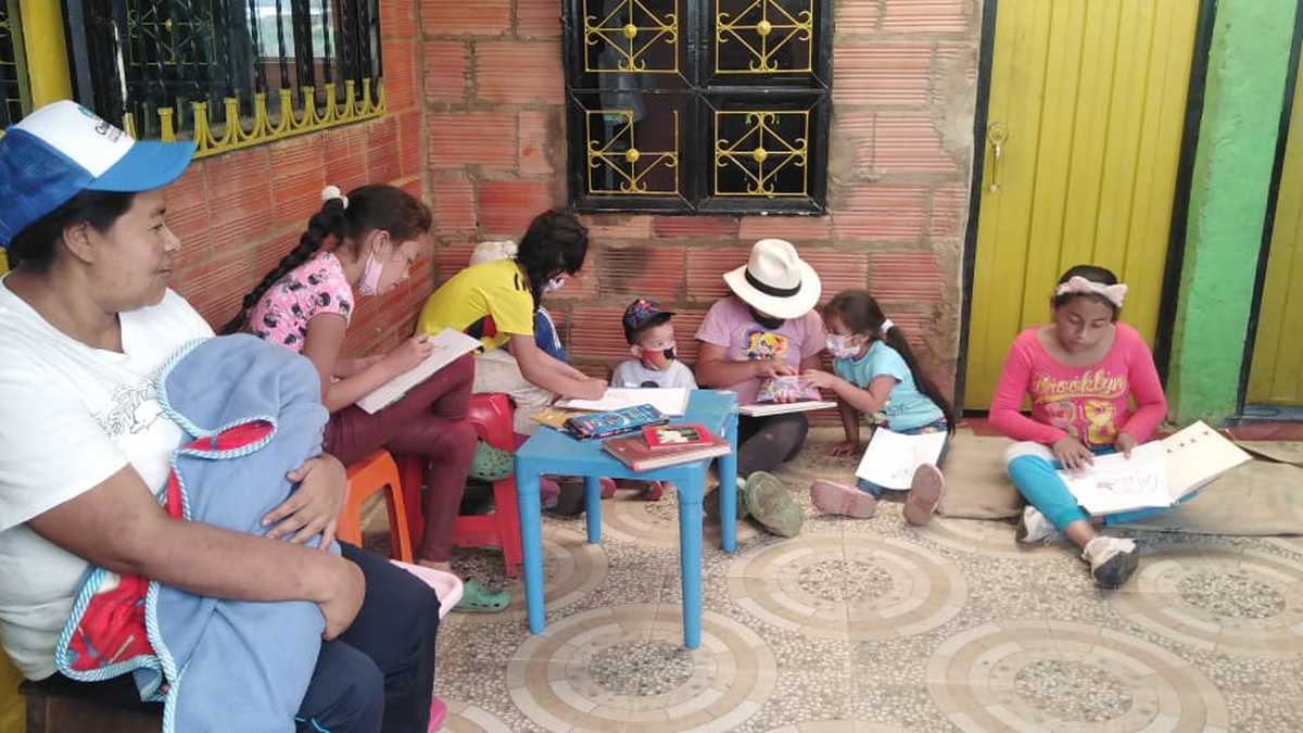 Biblioteca de Chipaque, Cundinamarca gana premio iberoamericano por su  proyecto “El Libro Viajero”