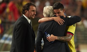 MURCIA, SPAIN - JUNE 07: James Rodriguez of Colombia and Colombia manager Jose Pekerman embrace during the international friendly match between Spain and Colombia at Nueva Condomina Stadium on June 7, 2017 in Murcia, Spain. (Photo by Manuel Queimadelos Alonso/Getty Images)
