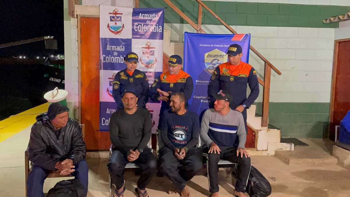 Cuatro pescadores fueron rescatados en altamar.