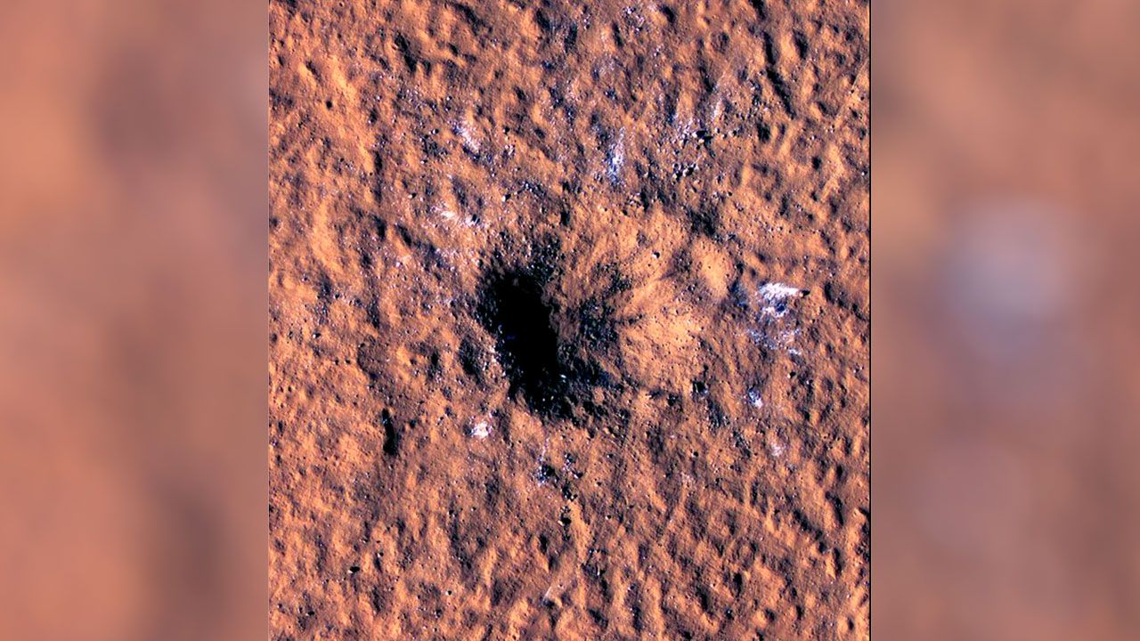 Nasa reveló imágenes del impacto de un meteorito en Marte.
