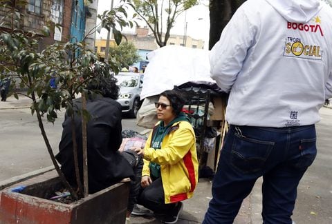 Aproximadamente, 3.000 personas serán beneficiadas mensualmente con una transferencia mensual de $100.000, priorizando carreteros y cachivacheros que recorren las localidades del centro de Bogotá.
