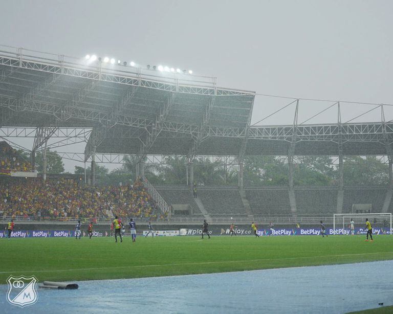El partido entre Pereira y Millonarios arrancó a las 5:20 y fue suspendido casi que inmediatamente. Foto: Millonarios F.C.