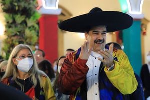 Nicolás Maduro luce un sombrero de mariachi en su cumpleaños