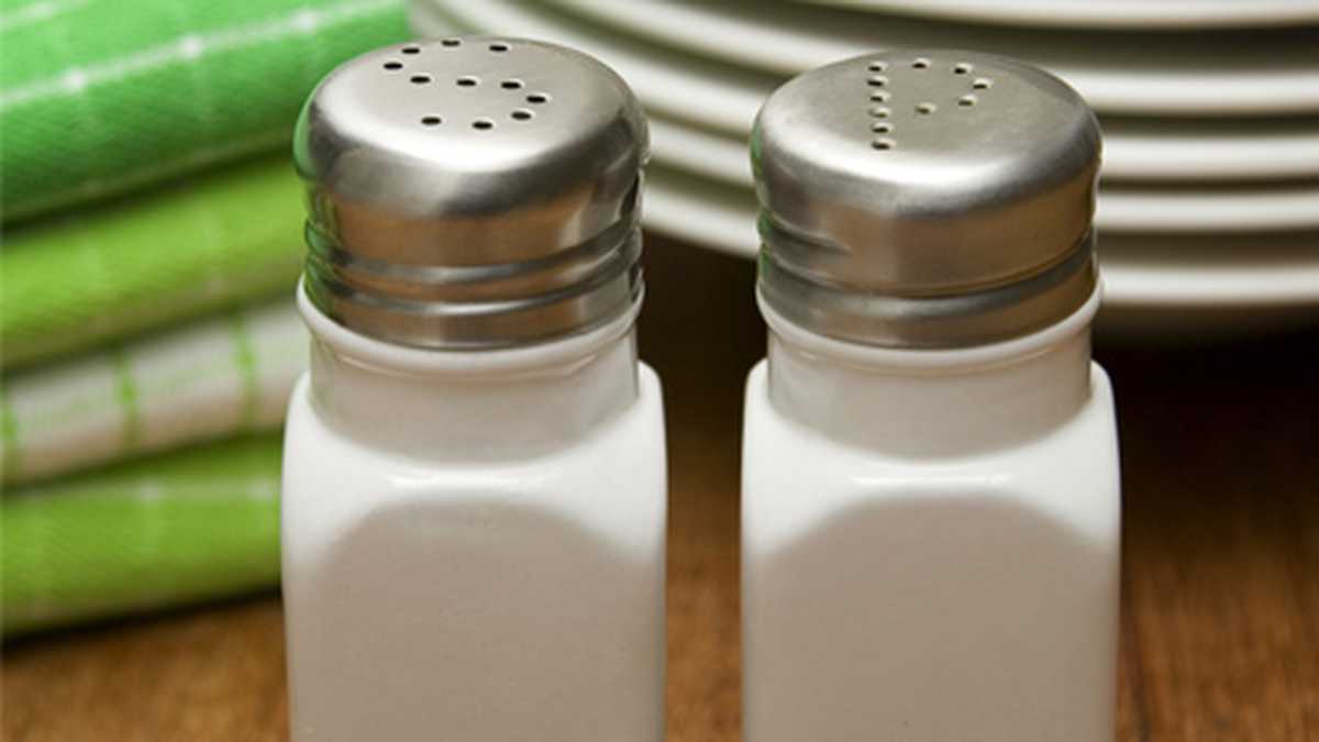 El bajo consumo de sal puede ayudar a prevenir enfermedades cardíacas.