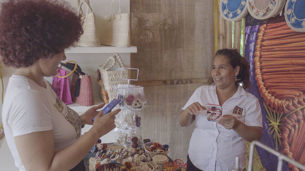 Entre los programas y proyectos desarrollados con aliados estratégicos se destaca la emisión del primer bono social con enfoque de género en Sudamérica, en conjunto con BID Invest.