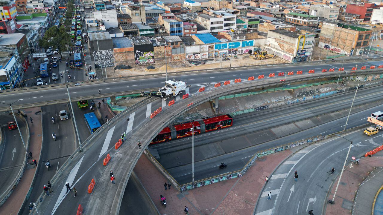 Obras Transmilenio avenida 68 demolición del puente de Venecia con avenida 68 en Bogotá es una obra liderada por el IDU
Abril 11 del 2023
Foto Guillermo Torres Reina / Semana