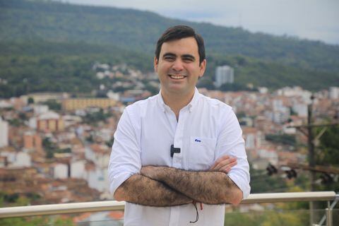 Héctor Mantilla es uno de los candidatos para la Gobernación de Santander.