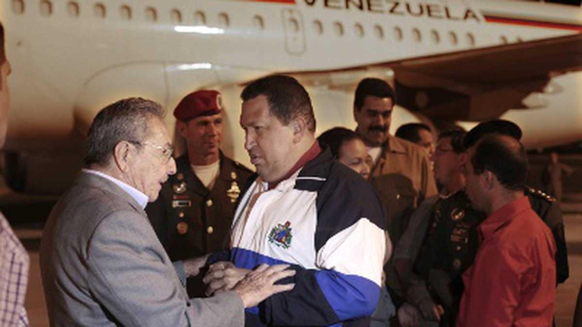 Hugo Chávez durante su llegada a La Habana. 