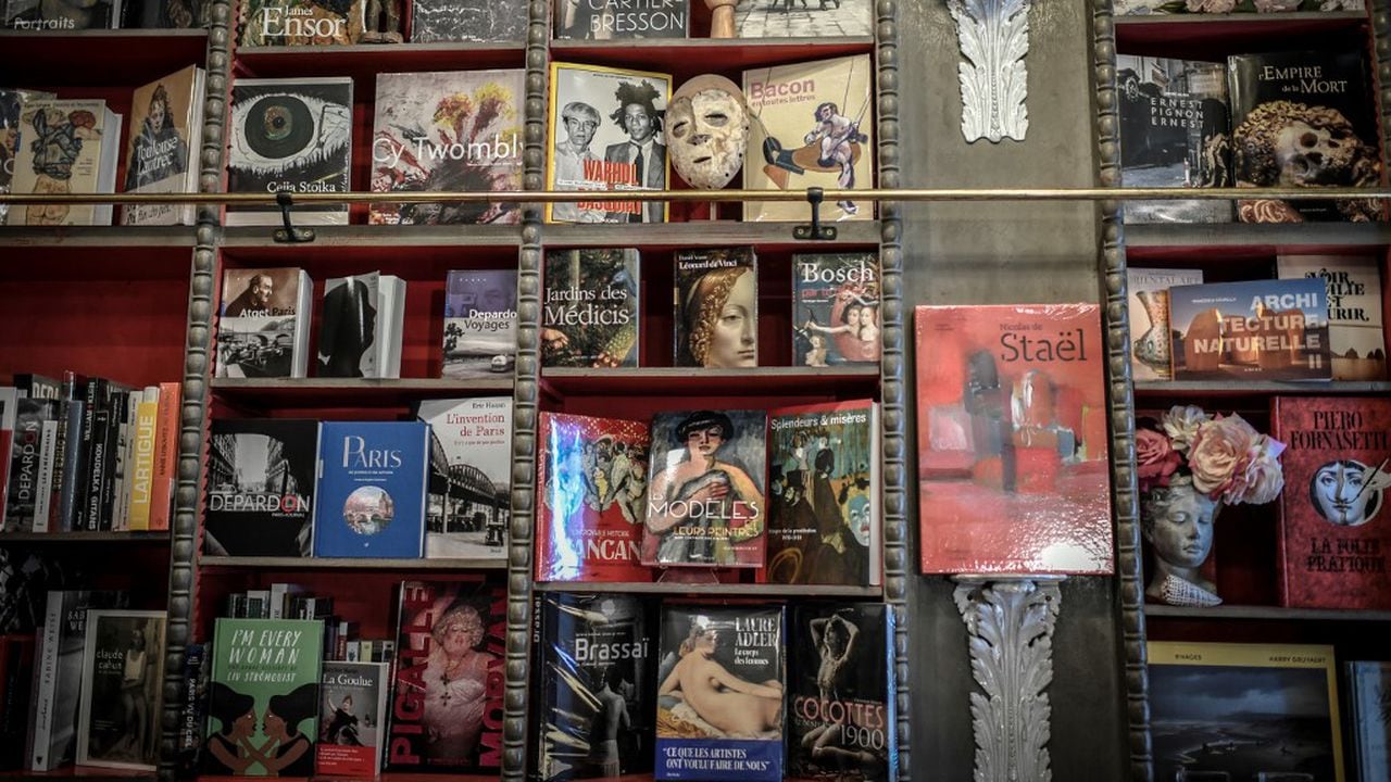 Una librería en París, una de tantas que se debate entre la vida la muerte, entre cierres y aperturas.