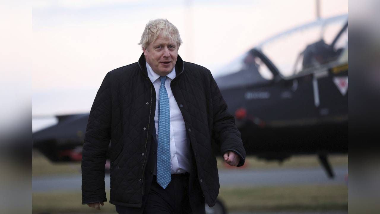 El primer ministro británico, Boris Johnson instará a Vladimir Putin, a "dar marcha atrás" en su presunta intención de invadir Ucrania. (Carl Recine/Pool Foto vía AP)