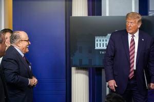 El presidente Donald Trump y su abogado Rudy Giuliani. (Foto de Joshua Roberts/Getty Images)