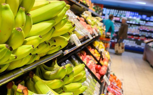 En el mercado se pueden encontrar diversos tipos de plátanos y con variaciones en su maduración.