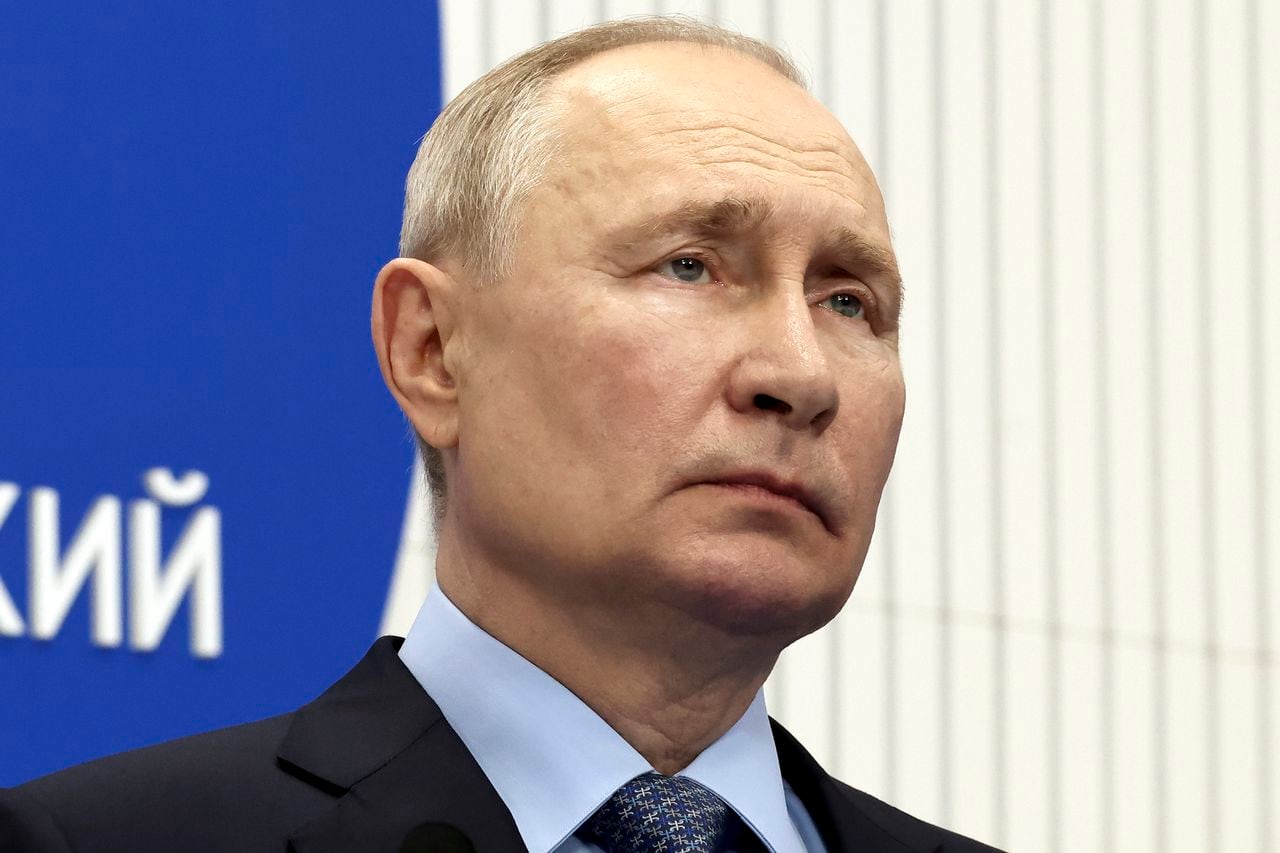 El presidente ruso Vladimir Putin asiste a una presentación por videoconferencia de los resultados del desarrollo del Lejano Oriente al margen del Foro Económico del Este en Vladivostok, Rusia, el lunes 11 de septiembre de 2023