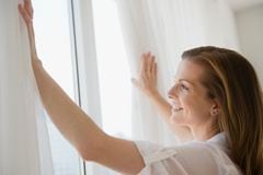 Personas de todas partes están compartiendo sus experiencias positivas al usar bicarbonato de sodio para blanquear sus cortinas, destacando su facilidad de uso y efectividad.