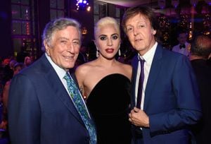 Tony Bennett, Lady Gaga y Paul McCartney celebran el 90 cumpleaños de la leyenda de la música Tony Bennett en The Rainbow Room el 3 de agosto de 2016 en la ciudad de Nueva York.