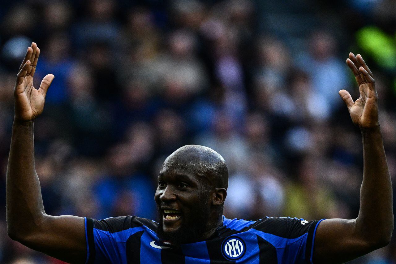 Inter Milan's Belgian forward Romelu Lukaku reacts during the Italian Serie A football match between Inter and Fiorentina on April 1, 2023 at the Giuseppe-Meazza (San Siro) stadium in Milan. (Photo by GABRIEL BOUYS / AFP)
