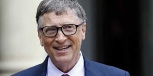 Fotos: gettyimage  1.Bill Gates: informático, filántropo y cofundador de Microsoft, tiene 60 años y es estadounidense. Su fortuna, valor neto: $ 78 billones de dólares. Microsoft: fundada en 1975, es una empresa multinacional estadounidense que desarrollo, fabrica y produce sotware y hadware, con algunos productos electrónicos.