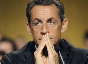 Los mercados no le creen al compromiso de ajuste fiscal de Sarkozy, en especial durante el año entrante, cuando buscará su reelección.