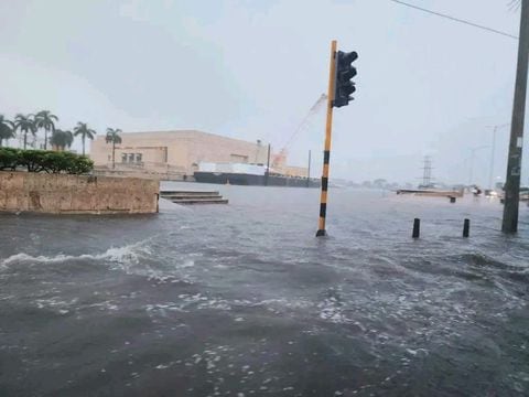 Calle inundadas en el centro histórico de Cartagena luego de las fuertes lluvias.