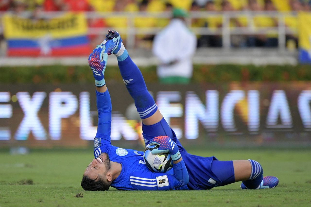 Colombia's goalkeeper Camilo Vargas gestures on the ground during the 2026 FIFA World Cup South American qualification football match between Colombia and Uruguay at the Roberto Melendez Metropolitan Stadium in Barranquilla, Colombia, on October 12, 2023. (Photo by Raul ARBOLEDA / AFP)