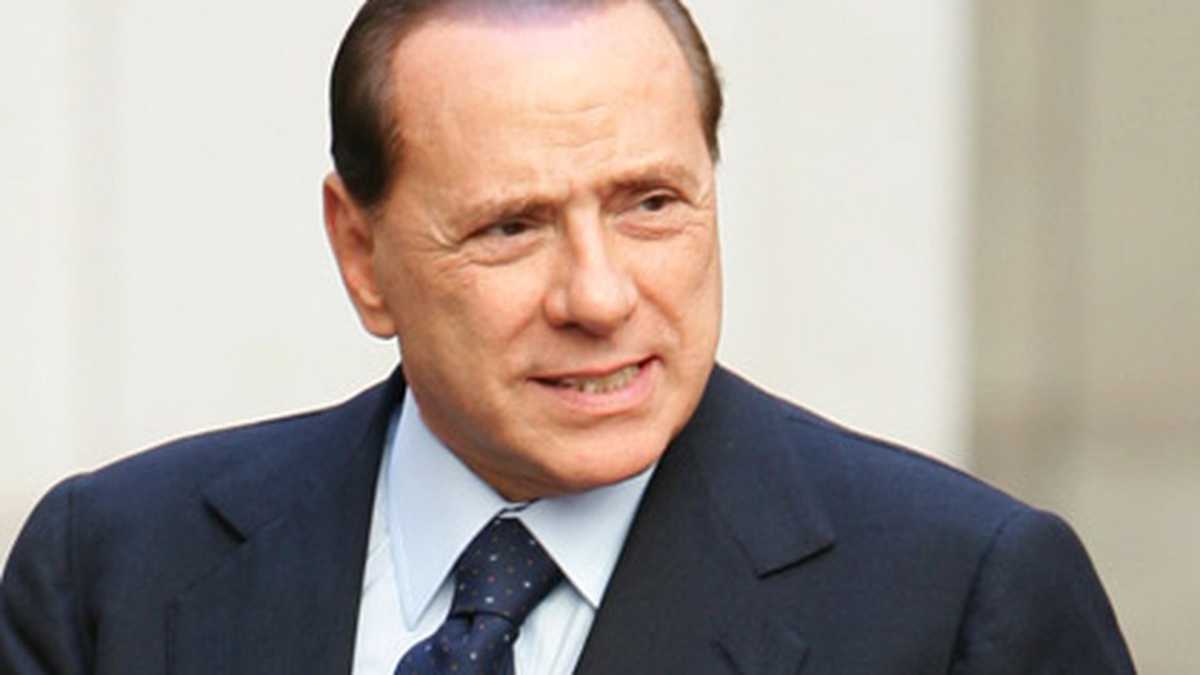 Silvio Berlusconi, de 75 años, le ofreció 5 millones de euros a Ruby para que fingiera estar loca y negara su romance.