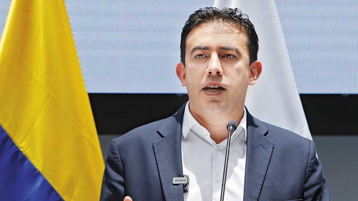  Alexánder Vega ha dicho que no renunciará a su cargo y que en Colombia es imposible hacer fraude electoral. Rechazó los señalamientos en su contra.