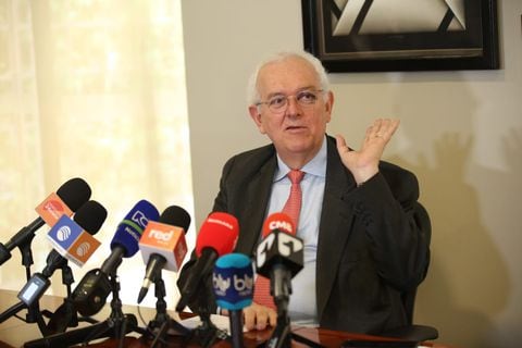 José Antonio Ocampo Gaviria, ministro de
Hacienda y Crédito Público 
RUEDA DE PRENSA