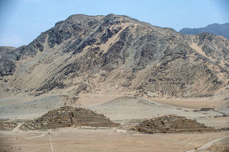 Las pirámides del complejo arqueológico de Caral en Perú. Foto: Ernesto Benavides / AFP