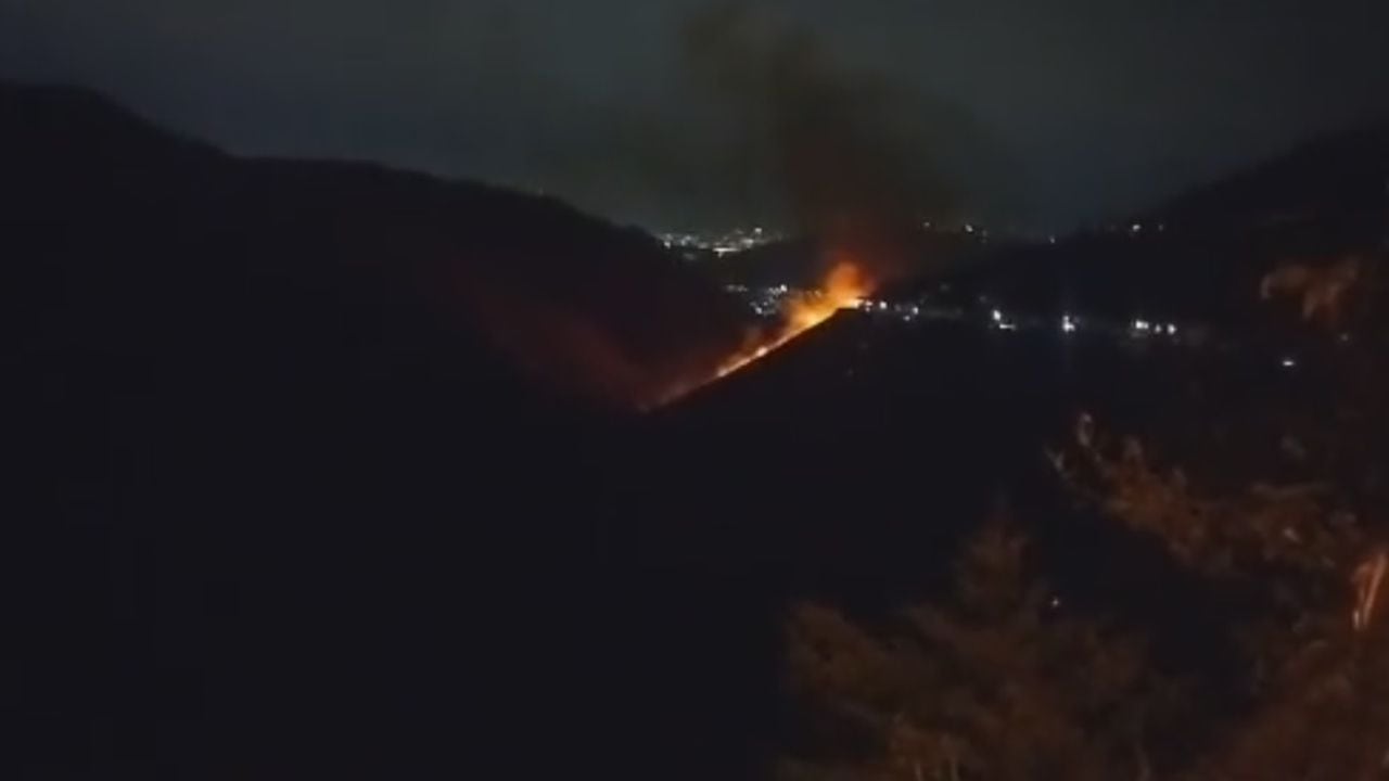 Incendio en El Saladito cerca a la vía a Buenaventura, en el Valle, genera graves afectaciones al medioambiente.
