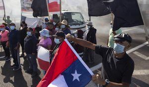 Varios chilenos bloquearon la frontera para frenar el ingreso de migrantes a su territorio