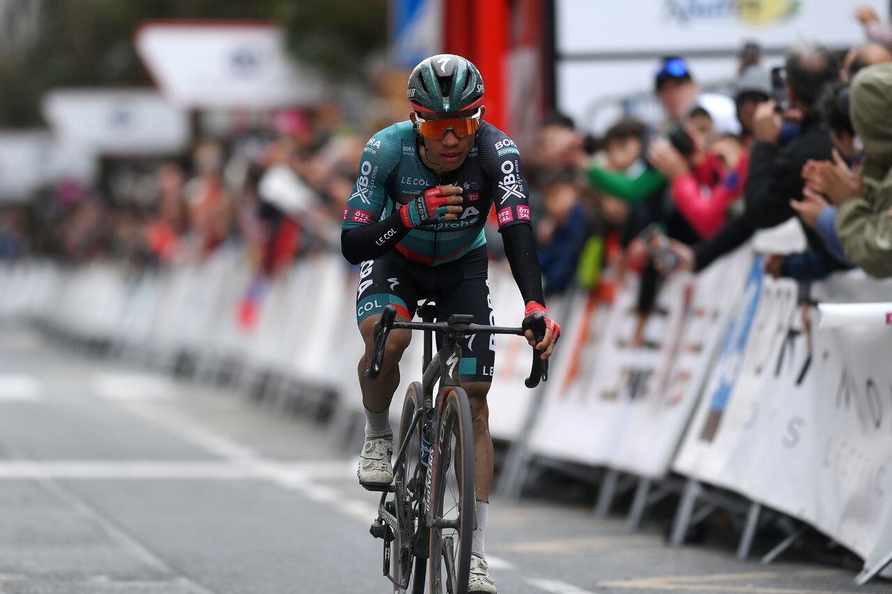 Sergio Higuita quedó a 10' segundos del top 3 en la Vuelta al País Vasco.