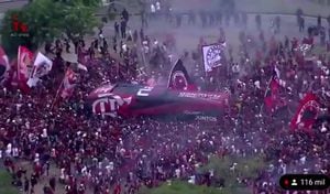 La hinchada de Flamengo acompañó masivamente a su equipo en la previa de la final de la Copa Libertadores