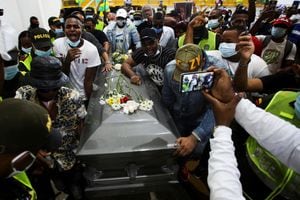 Fans, friends and relatives carry of coffin of Colombian singer Junior Jein, during his funeral in Buenaventura, Colombia on June 15, 2021. - Harold Angulo, 37, a renowned urban music singer from the Colombian Pacific region and an Afro activist, was shot dead early Monday morning by two men who attacked him in a nightclub in the city of Cali, according to authorities. (Photo by Paola MAFLA / AFP)