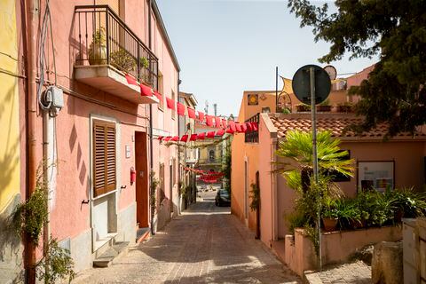 Calles de Sant'Antioco en Cerdeña, Italia