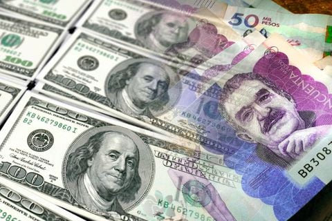 Dólar de Estados Unidos y pesos de Colombia