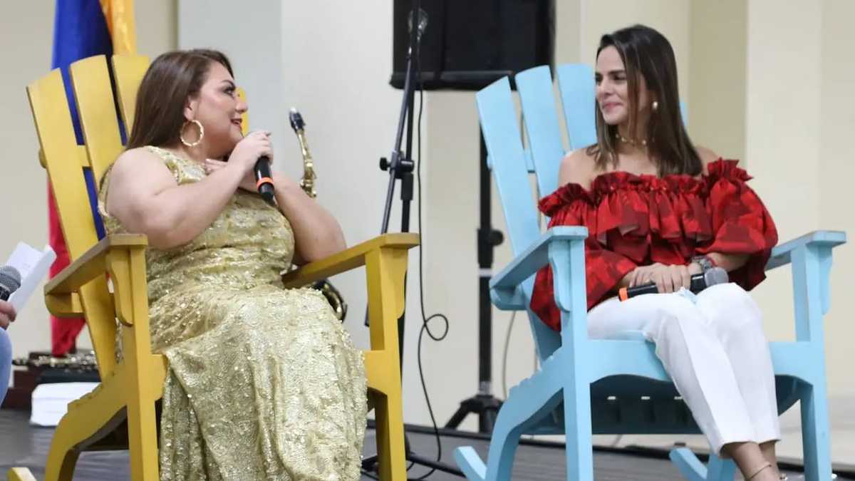 Aglaé Caraballo, conocida como la ‘Reina del Porro’, y Antonella Vega, gestora social de la Feria, conversan sobre las similitudes entre el porro y el jazz.