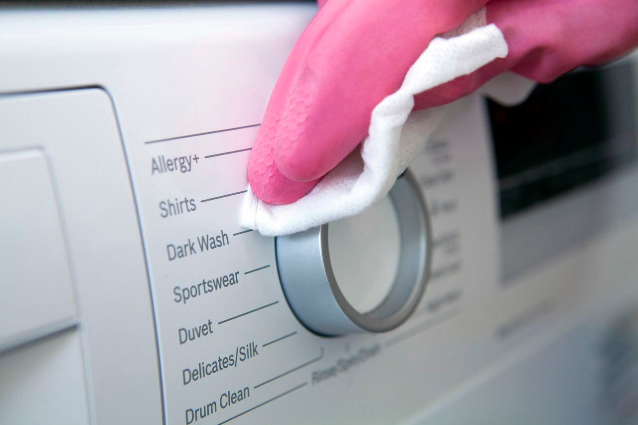 La lavadora debe permanecer limpia por dentro y por fuera